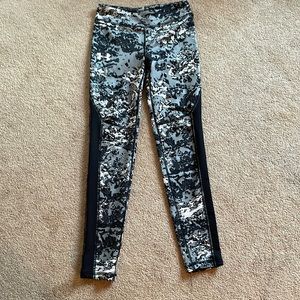Youth Medium Under Armour Leggings